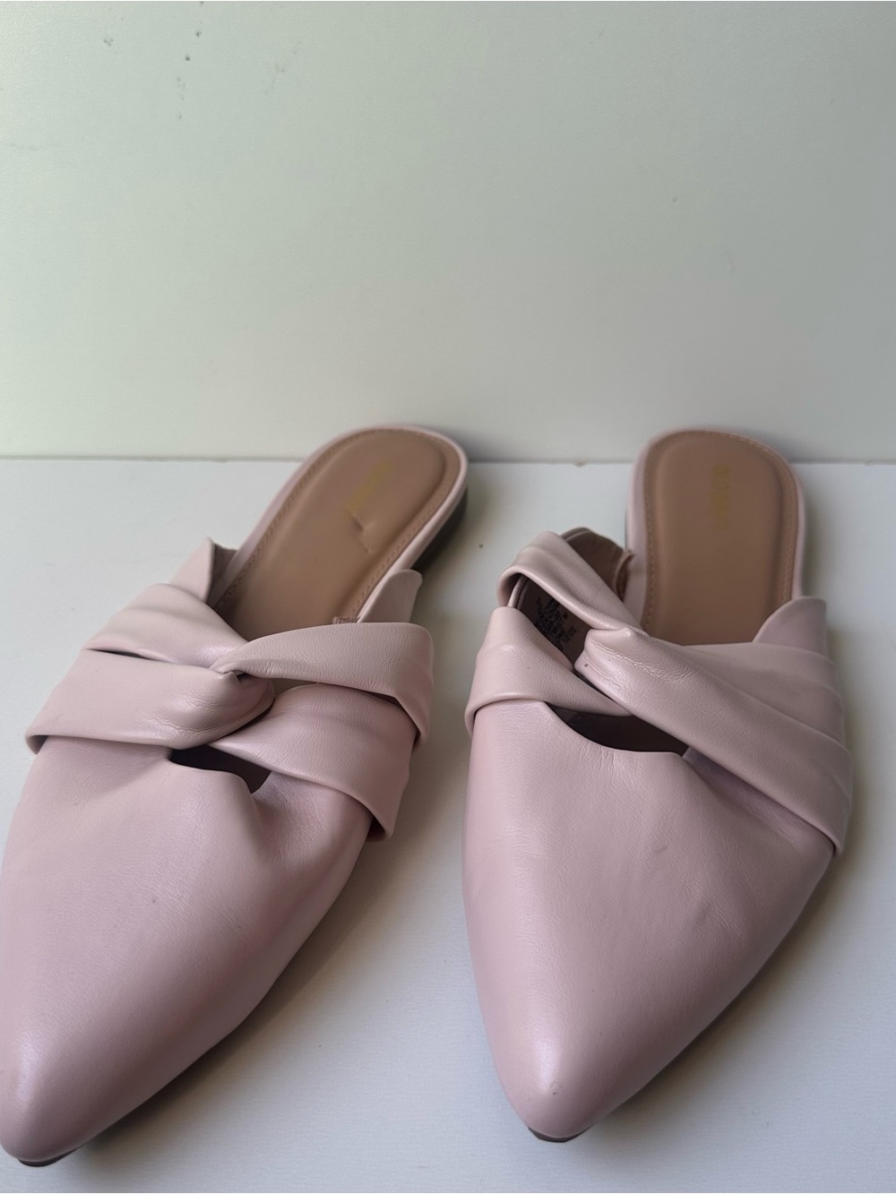 Old Navy Women's Pink Abalone Pointy Twist Mules Flat Slide Sandals Size 1